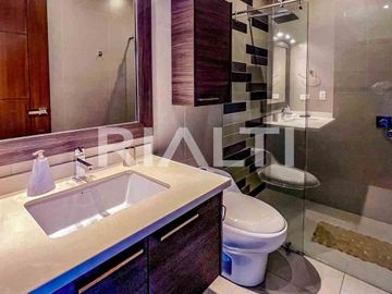 Departamento en venta con jardín en Cumbayá, 2 dormitorios