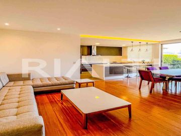Departamento en venta con jardín en Cumbayá, 2 dormitorios