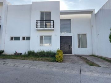 Casa en Venta en el Fraccionamiento Tirio, Barrio de Yerbabuena, Guanajuato