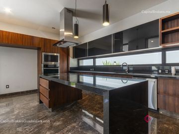 CASA DE LUJO NUEVA EN VENTA RESERVA REAL