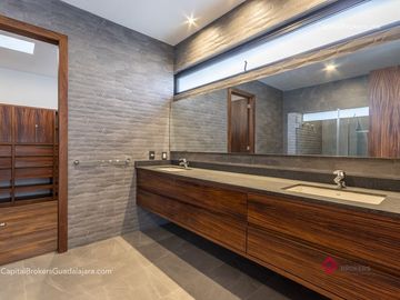 CASA DE LUJO NUEVA EN VENTA RESERVA REAL
