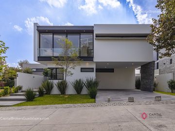 CASA DE LUJO NUEVA EN VENTA RESERVA REAL