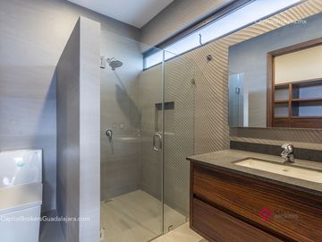 CASA DE LUJO NUEVA EN VENTA RESERVA REAL