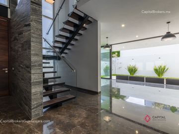 CASA DE LUJO NUEVA EN VENTA RESERVA REAL