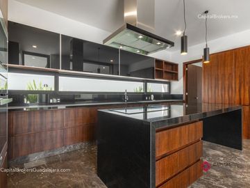 CASA DE LUJO NUEVA EN VENTA RESERVA REAL