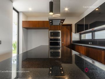 CASA DE LUJO NUEVA EN VENTA RESERVA REAL