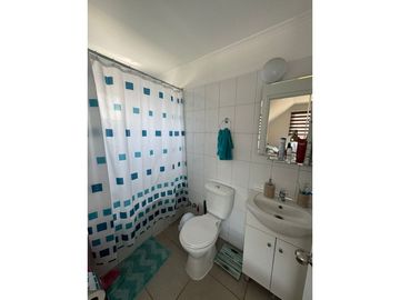 VENDEMOS AMPLIA CASA CON PISCINA EN CONDOMINIO DE BUIN ORIENTE