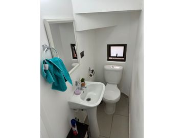 VENDEMOS AMPLIA CASA CON PISCINA EN CONDOMINIO DE BUIN ORIENTE