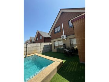VENDEMOS AMPLIA CASA CON PISCINA EN CONDOMINIO DE BUIN ORIENTE
