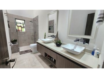 VENTA CASA MODERNA EN SABANETA - AVES MARIA