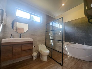 vendo casa finca campestre en parcelación vía Rionegro la Ceja 2.800m2