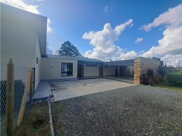 vendo casa finca campestre en parcelación vía Rionegro la Ceja 2.800m2