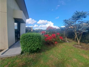 vendo casa finca campestre en parcelación vía Rionegro la Ceja 2.800m2