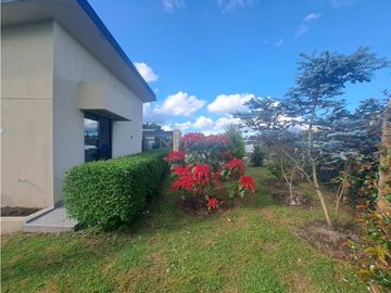 vendo casa finca campestre en parcelación vía Rionegro la Ceja 2.800m2