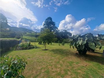 vendo casa finca campestre en parcelación vía Rionegro la Ceja 2.800m2