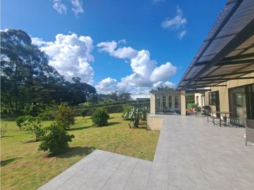 vendo casa finca campestre en parcelación vía Rionegro la Ceja 2.800m2