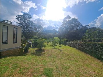 vendo casa finca campestre en parcelación vía Rionegro la Ceja 2.800m2