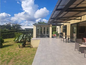 vendo casa finca campestre en parcelación vía Rionegro la Ceja 2.800m2