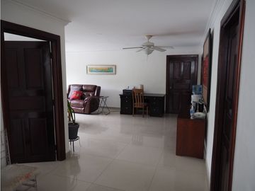 Venta y Alquiler: Casa en Altos del Golf