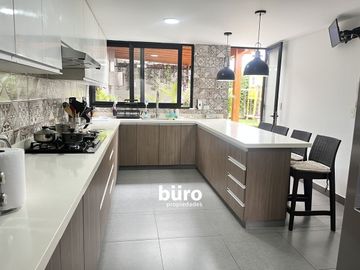 ESPECTACULAR CASA EN VENTA EN SURCO DE 3/4 DORM JARDIN GRANDE