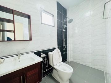 4 Bedroom House for sale in Mae Hia, Chiang Mai