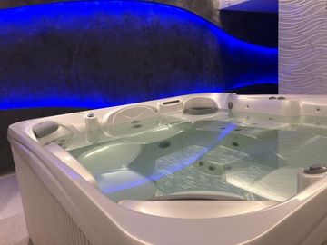 Divino 2 Ambientes con Dormitorio en Suite - Cocina Separada - Balcon - Cochera - Amenities