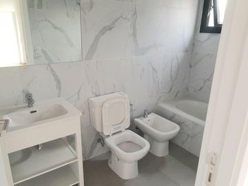 Divino 2 Ambientes con Dormitorio en Suite - Cocina Separada - Balcon - Cochera - Amenities