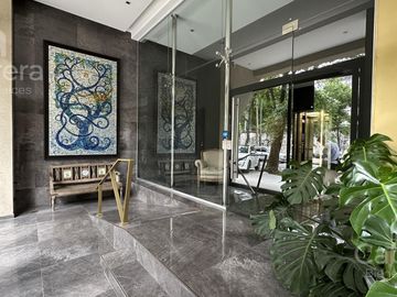 Venta de Piso tipo Dúplex de tres dormitorios y cochera en La Plata.
