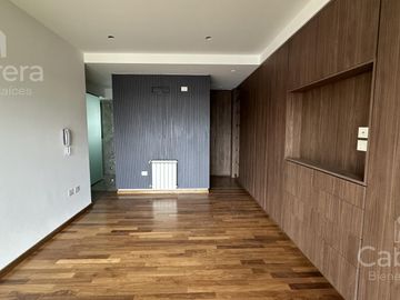 Venta de Piso tipo Dúplex de tres dormitorios y cochera en La Plata.