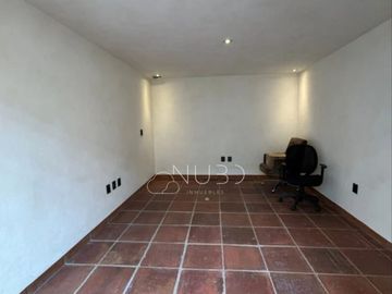 OFICINA EN JARDINES DEL MORAL