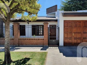 VENTA CASA  - Lisandro Olmos Etcheverry