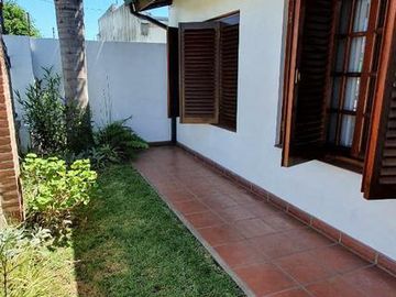 VENTA CASA  - Lisandro Olmos Etcheverry
