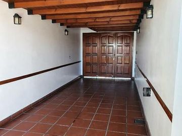 VENTA CASA  - Lisandro Olmos Etcheverry