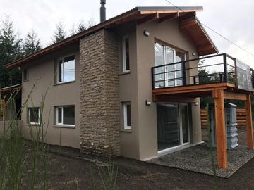 Venta Casa 3 Dormitorios -  Villa la Angostura