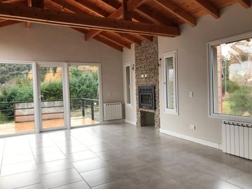 Venta Casa 3 Dormitorios -  Villa la Angostura