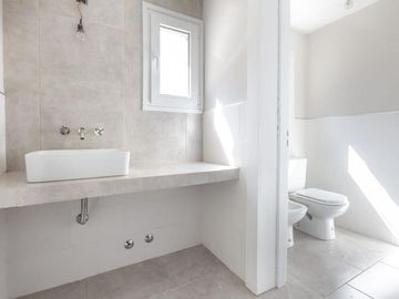 Venta Casa 3 Dormitorios -  Villa la Angostura