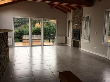 Venta Casa 3 Dormitorios -  Villa la Angostura
