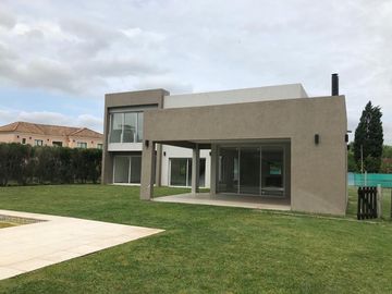 Casa - Francisco Alvarez