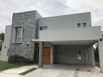 Casa - Francisco Alvarez