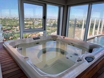 Venta departamento 4 ambientes vista al Río La Lucila  Avenida Libertador