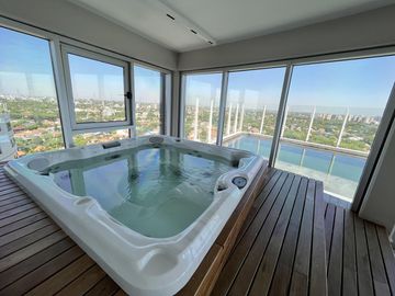 Venta departamento 4 ambientes vista al Río La Lucila  Avenida Libertador