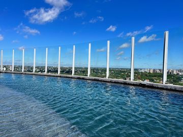 Venta departamento 4 ambientes vista al Río La Lucila  Avenida Libertador