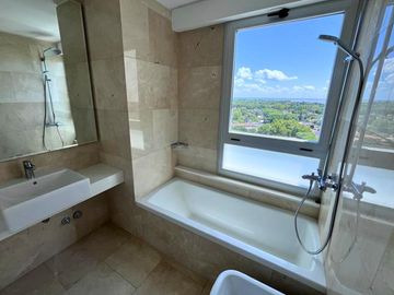 Venta departamento 4 ambientes vista al Río La Lucila  Avenida Libertador