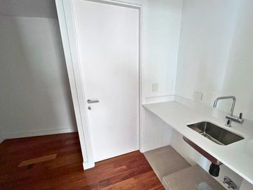 Venta departamento 4 ambientes vista al Río La Lucila  Avenida Libertador