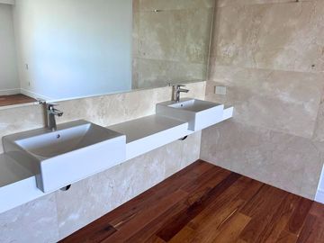 Venta departamento 4 ambientes vista al Río La Lucila  Avenida Libertador