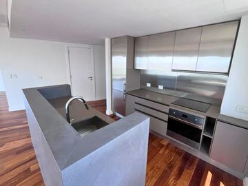 Venta departamento 4 ambientes vista al Río La Lucila  Avenida Libertador
