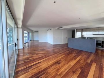 Venta departamento 4 ambientes vista al Río La Lucila  Avenida Libertador