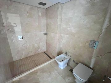 Venta departamento 4 ambientes vista al Río La Lucila  Avenida Libertador