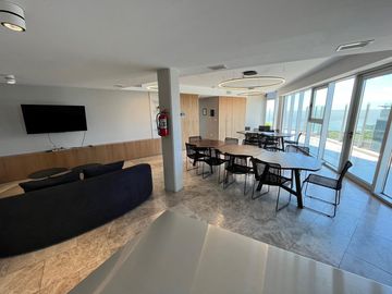 Venta departamento 4 ambientes vista al Río La Lucila  Avenida Libertador