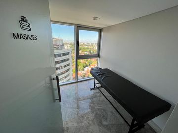 Venta departamento 4 ambientes vista al Río La Lucila  Avenida Libertador